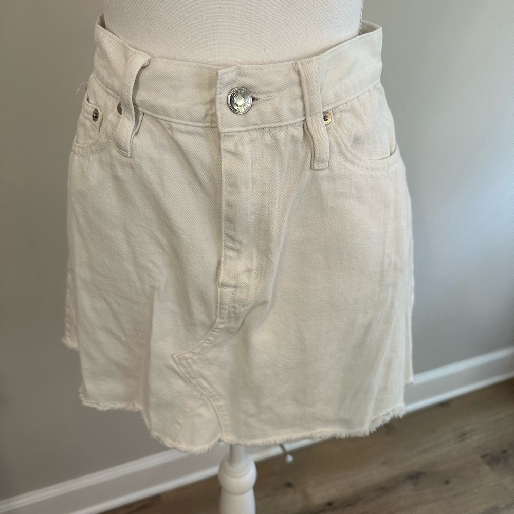 Like new. J.Crew. Sz 30. White denim skirt.